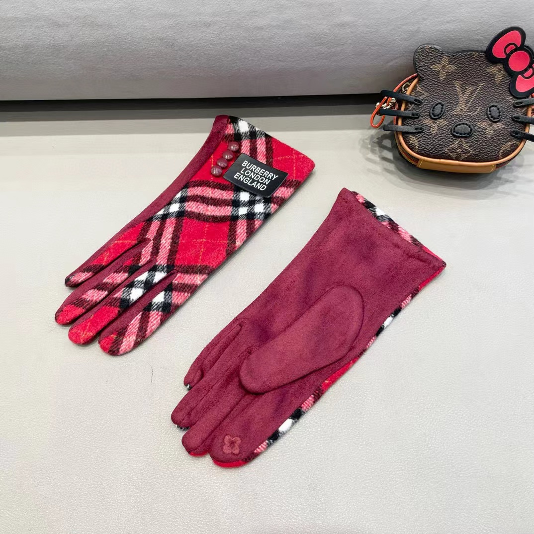 巴宝莉BURBERRY 专柜新品羊毛手套，时尚手套，秋冬保暖加绒内里，经典格子，上手超舒适柔软、百搭！均