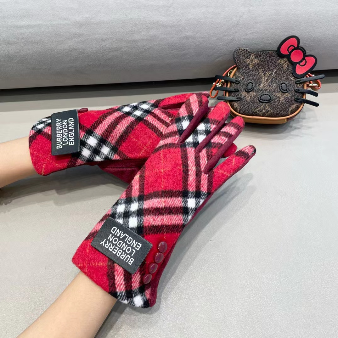 巴宝莉BURBERRY 专柜新品羊毛手套，时尚手套，秋冬保暖加绒内里，经典格子，上手超舒适柔软、百搭！均