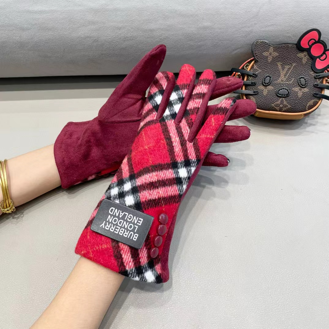 巴宝莉BURBERRY 专柜新品羊毛手套，时尚手套，秋冬保暖加绒内里，经典格子，上手超舒适柔软、百搭！均