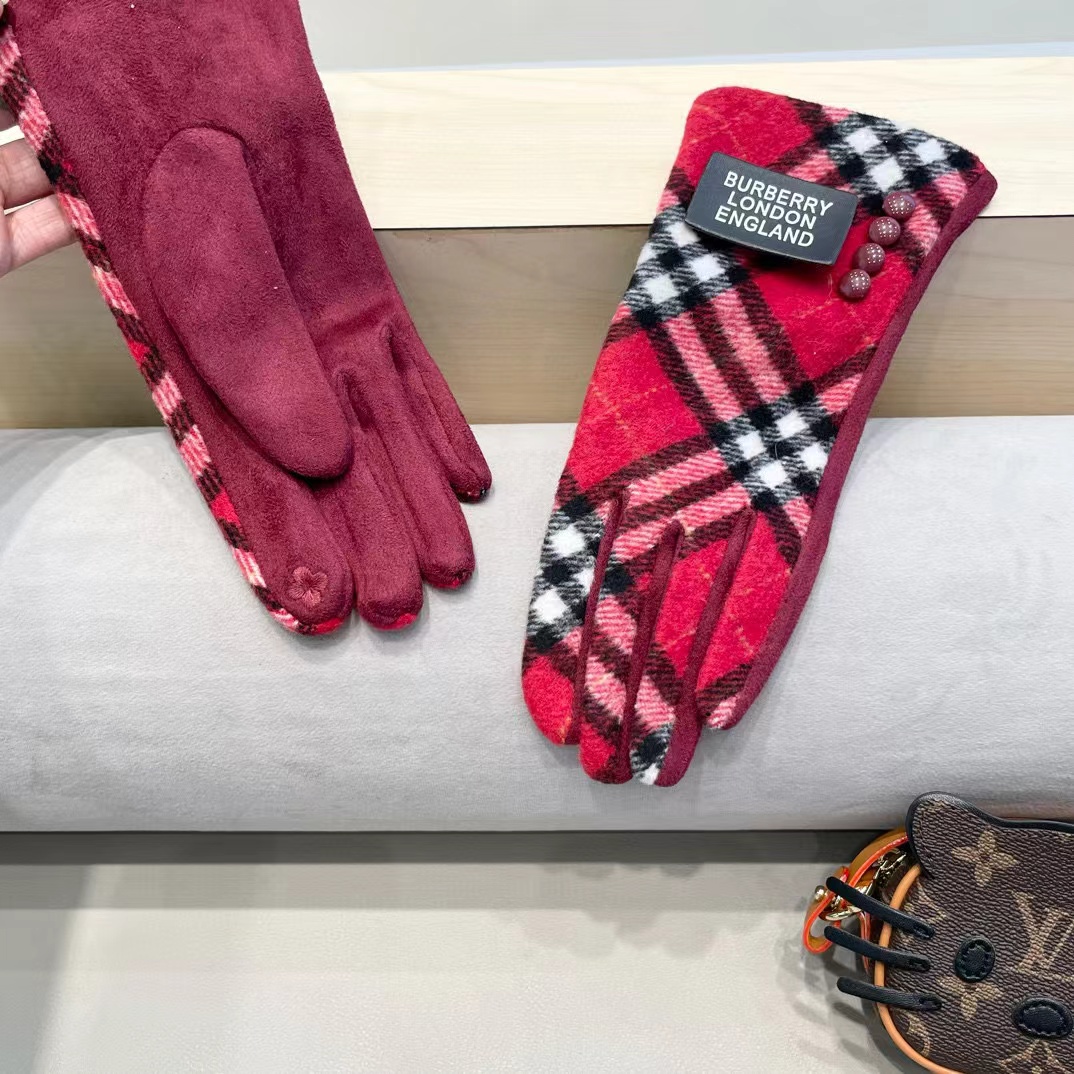 巴宝莉BURBERRY 专柜新品羊毛手套，时尚手套，秋冬保暖加绒内里，经典格子，上手超舒适柔软、百搭！均