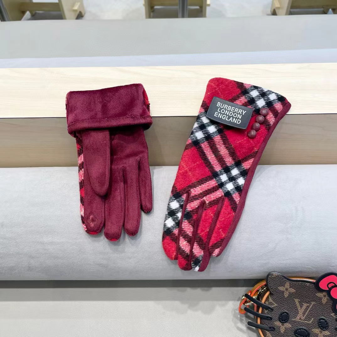 巴宝莉BURBERRY 专柜新品羊毛手套，时尚手套，秋冬保暖加绒内里，经典格子，上手超舒适柔软、百搭！均