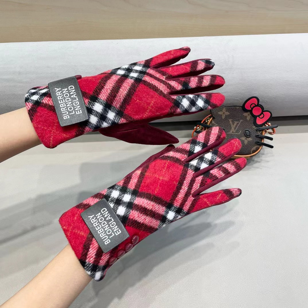 巴宝莉BURBERRY 专柜新品羊毛手套，时尚手套，秋冬保暖加绒内里，经典格子，上手超舒适柔软、百搭！均