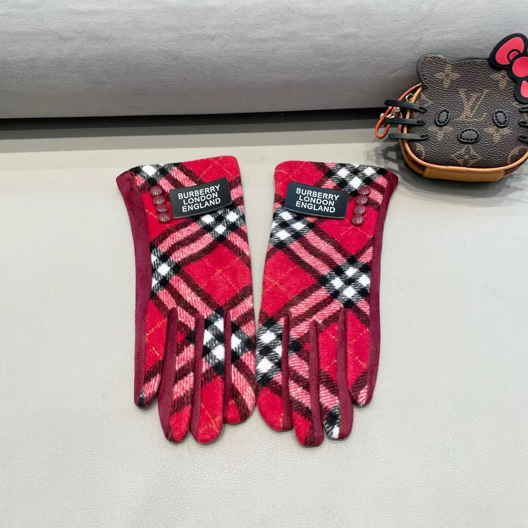 巴宝莉BURBERRY 专柜新品羊毛手套，时尚手套，秋冬保暖加绒内里，经典格子，上手超舒适柔软、百搭！均