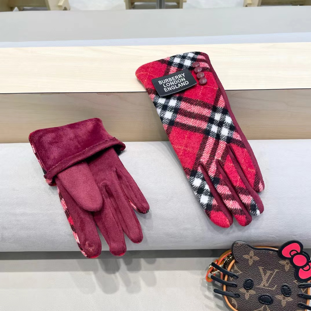 巴宝莉BURBERRY 专柜新品羊毛手套，时尚手套，秋冬保暖加绒内里，经典格子，上手超舒适柔软、百搭！均