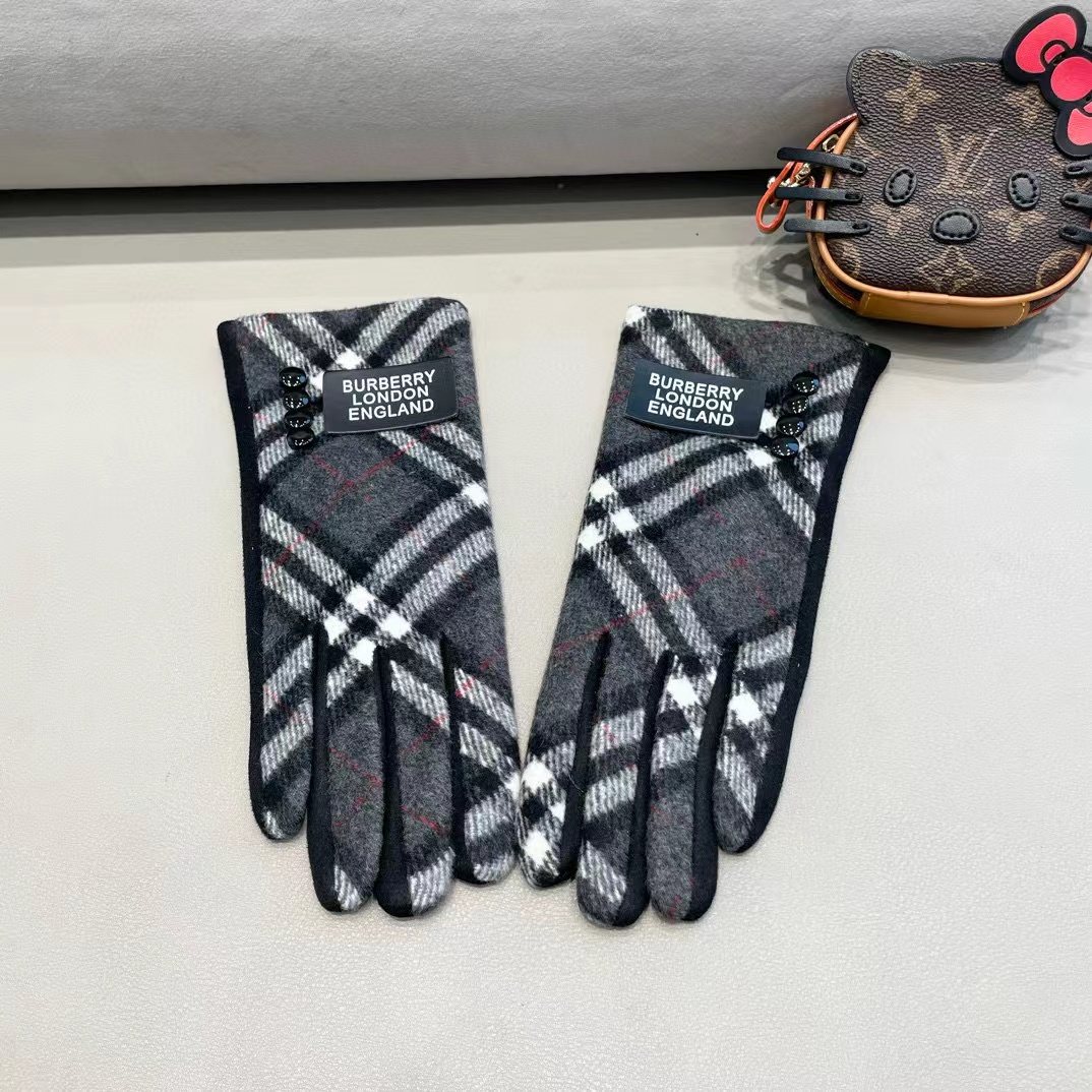 巴宝莉BURBERRY 专柜新品羊毛手套，时尚手套，秋冬保暖加绒内里，经典格子，上手超舒适柔软、百搭！均