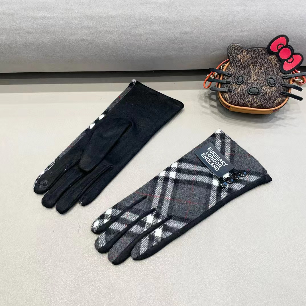 巴宝莉BURBERRY 专柜新品羊毛手套，时尚手套，秋冬保暖加绒内里，经典格子，上手超舒适柔软、百搭！均