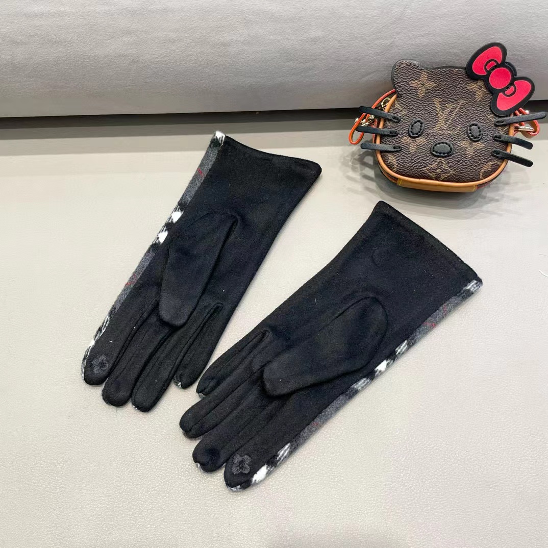 巴宝莉BURBERRY 专柜新品羊毛手套，时尚手套，秋冬保暖加绒内里，经典格子，上手超舒适柔软、百搭！均