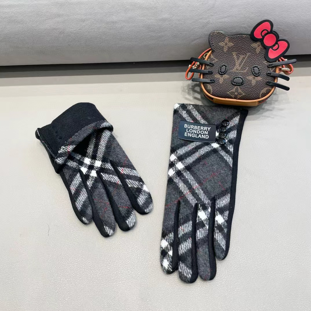 巴宝莉BURBERRY 专柜新品羊毛手套，时尚手套，秋冬保暖加绒内里，经典格子，上手超舒适柔软、百搭！均