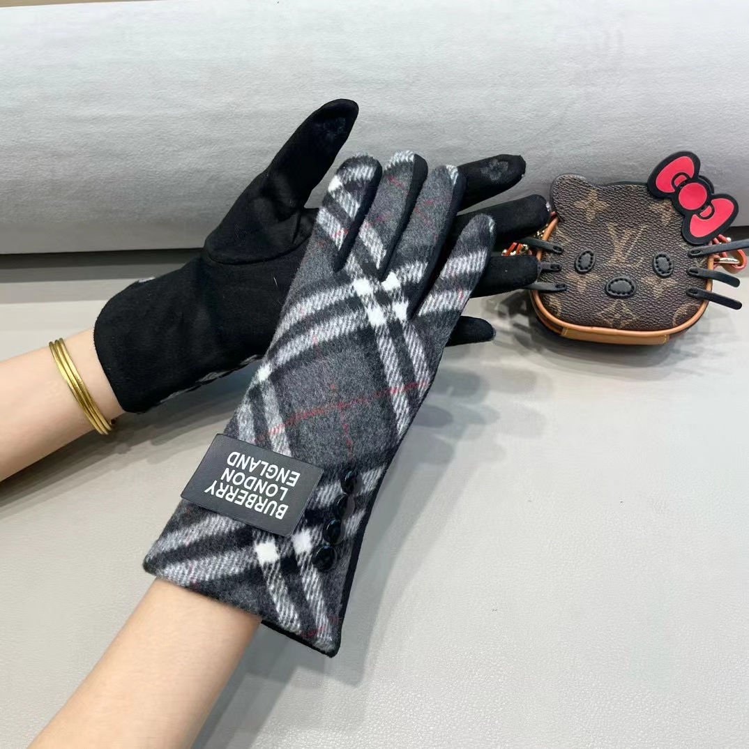 巴宝莉BURBERRY 专柜新品羊毛手套，时尚手套，秋冬保暖加绒内里，经典格子，上手超舒适柔软、百搭！均