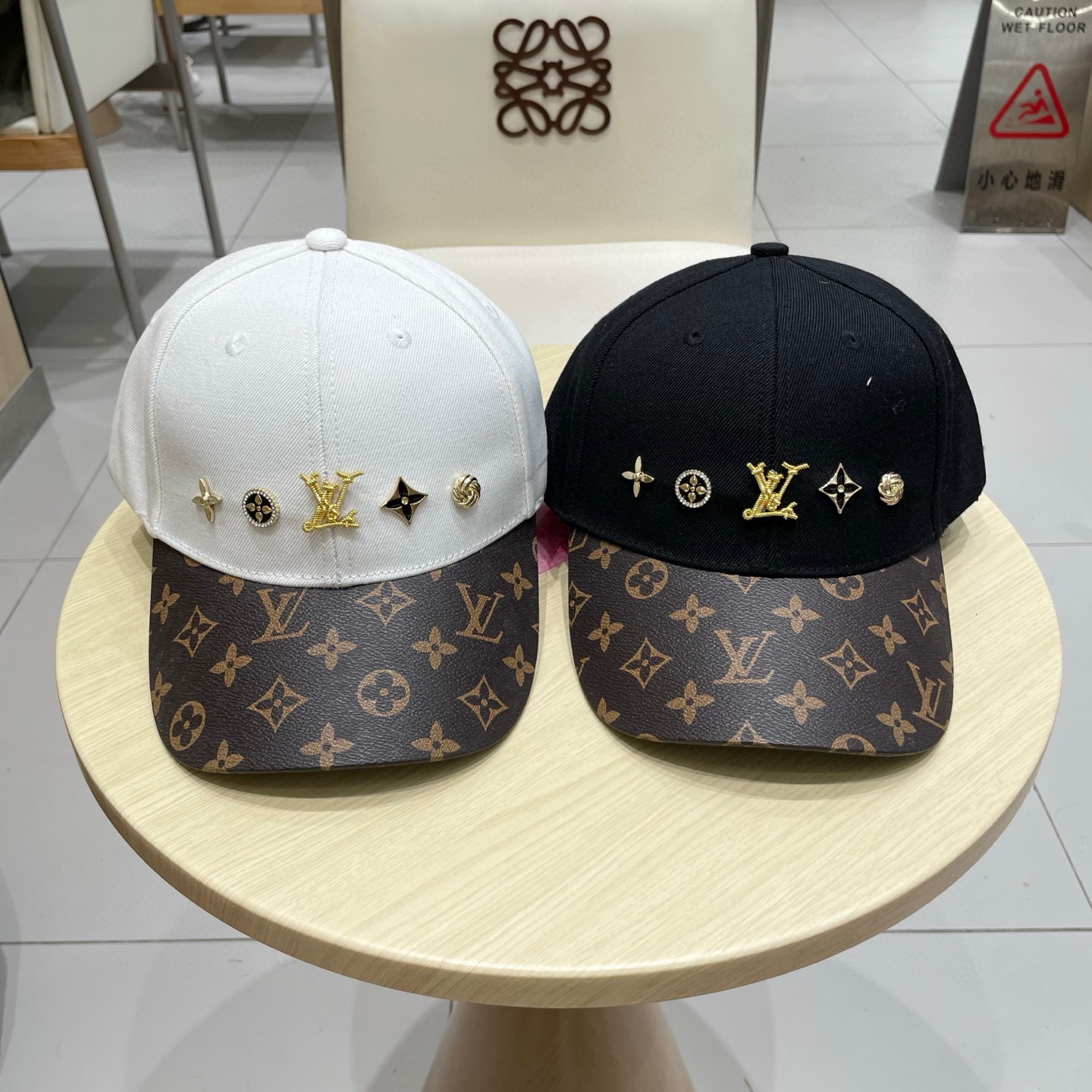 路易威登棒球帽 LouisVuitton😍新款LV棒球帽，重工打造♥️高端大气，百搭款🤗男女通用！跑量！