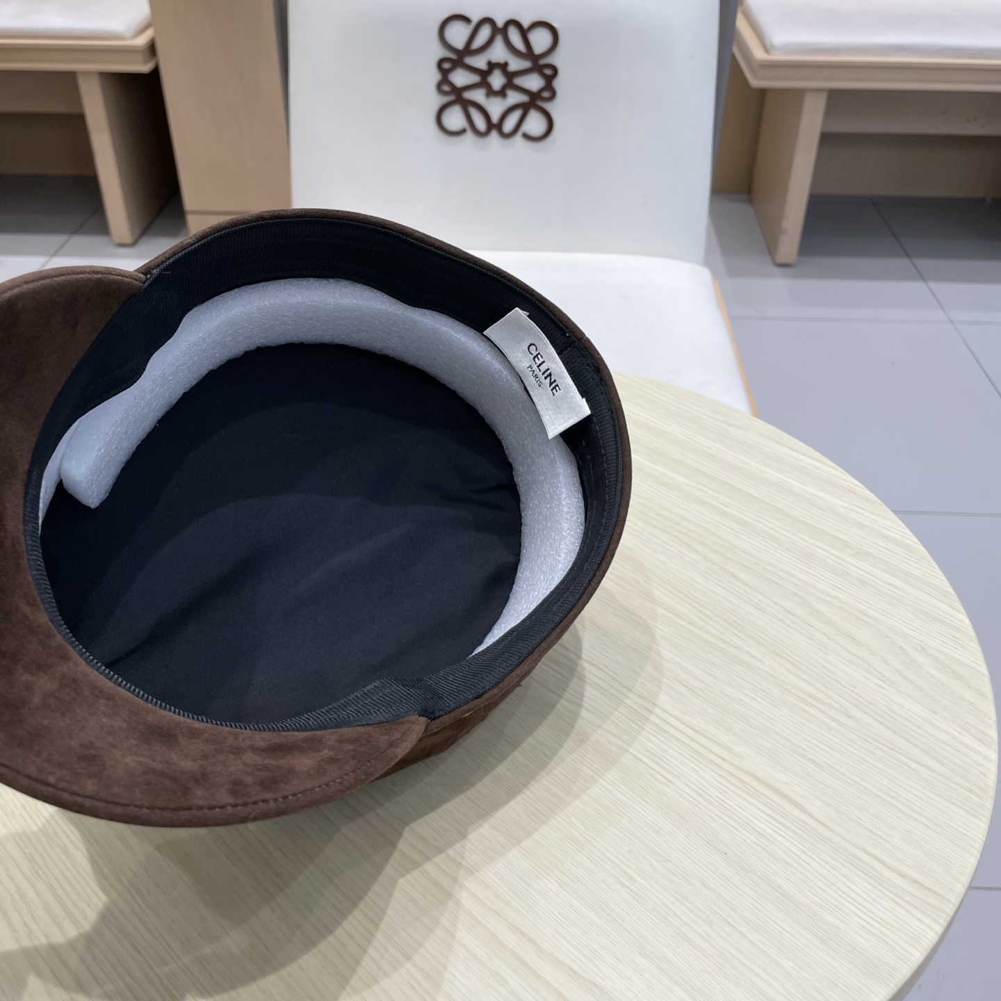 celine塞琳2025秋季新款复古英伦风鸭舌帽时尚轻奢风皮带扣贝雷帽子