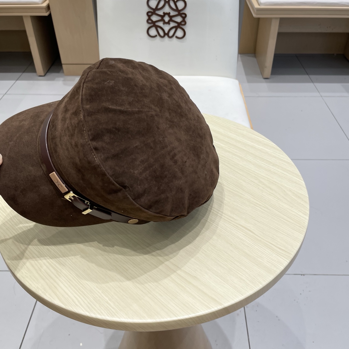 celine塞琳2025秋季新款复古英伦风鸭舌帽时尚轻奢风皮带扣贝雷帽子