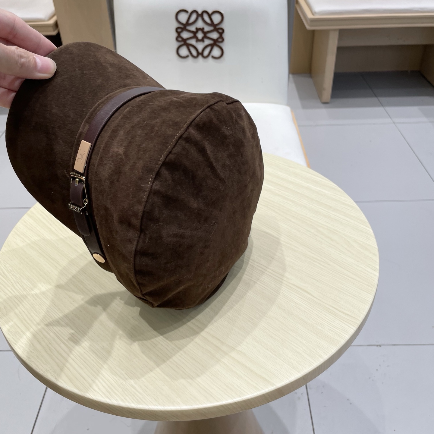 celine塞琳2025秋季新款复古英伦风鸭舌帽时尚轻奢风皮带扣贝雷帽子