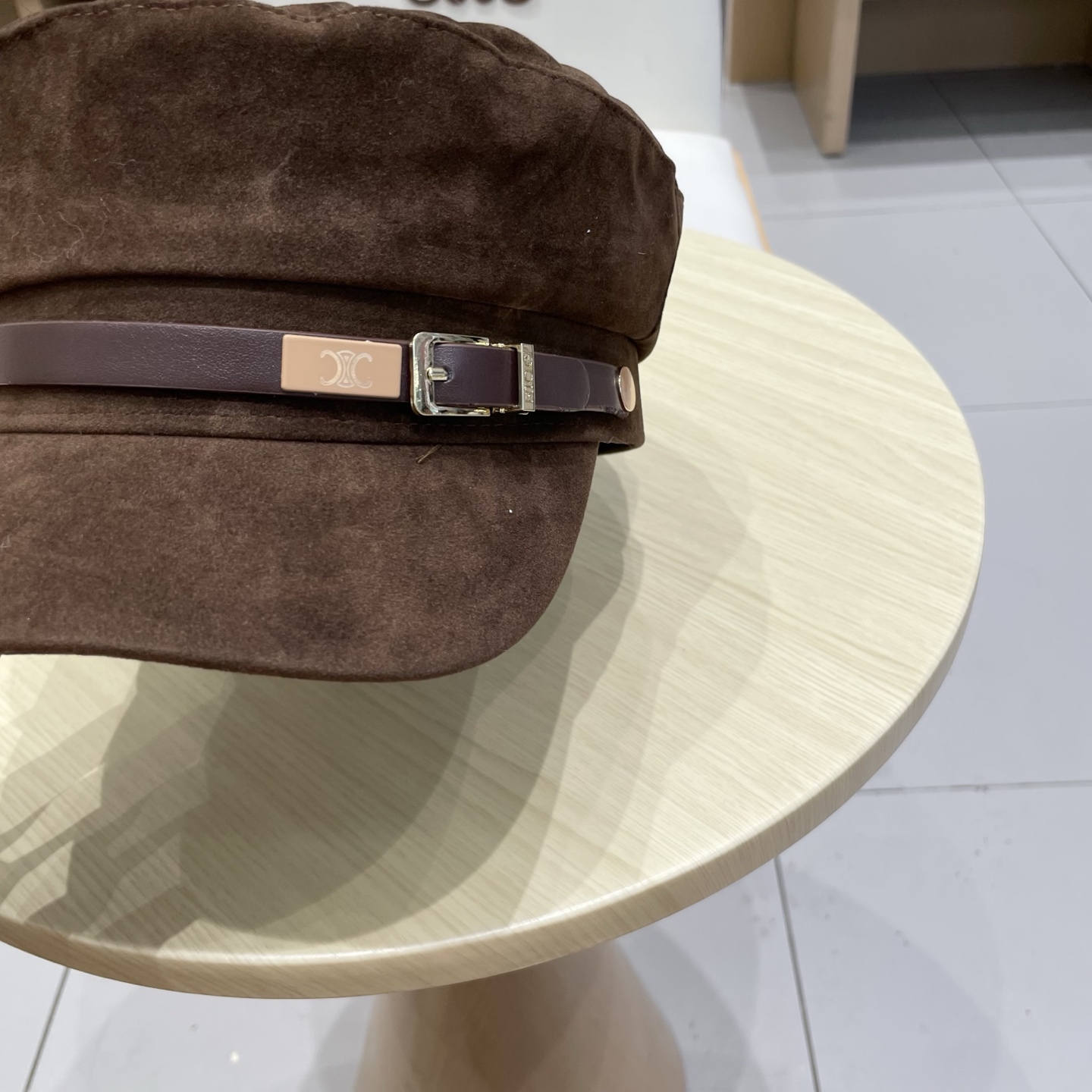 celine塞琳2025秋季新款复古英伦风鸭舌帽时尚轻奢风皮带扣贝雷帽子