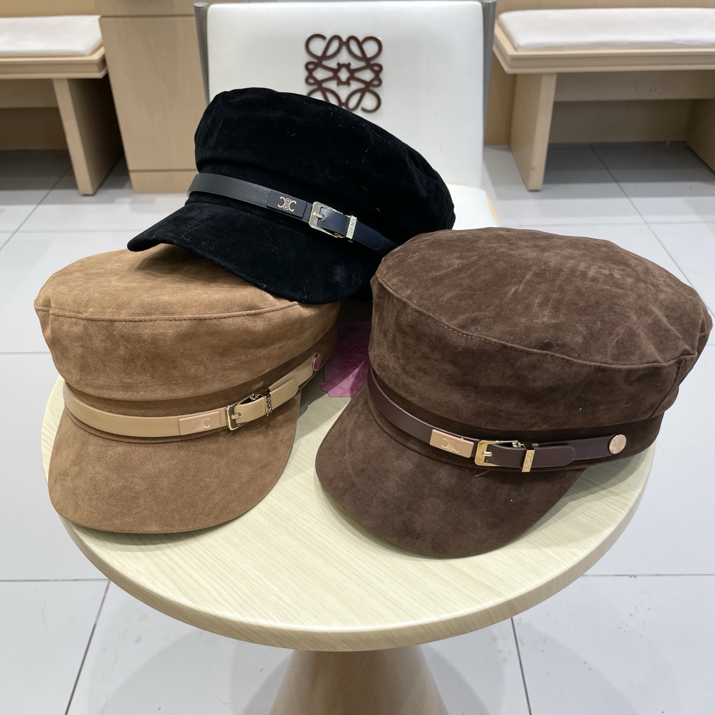 celine塞琳2025秋季新款复古英伦风鸭舌帽时尚轻奢风皮带扣贝雷帽子