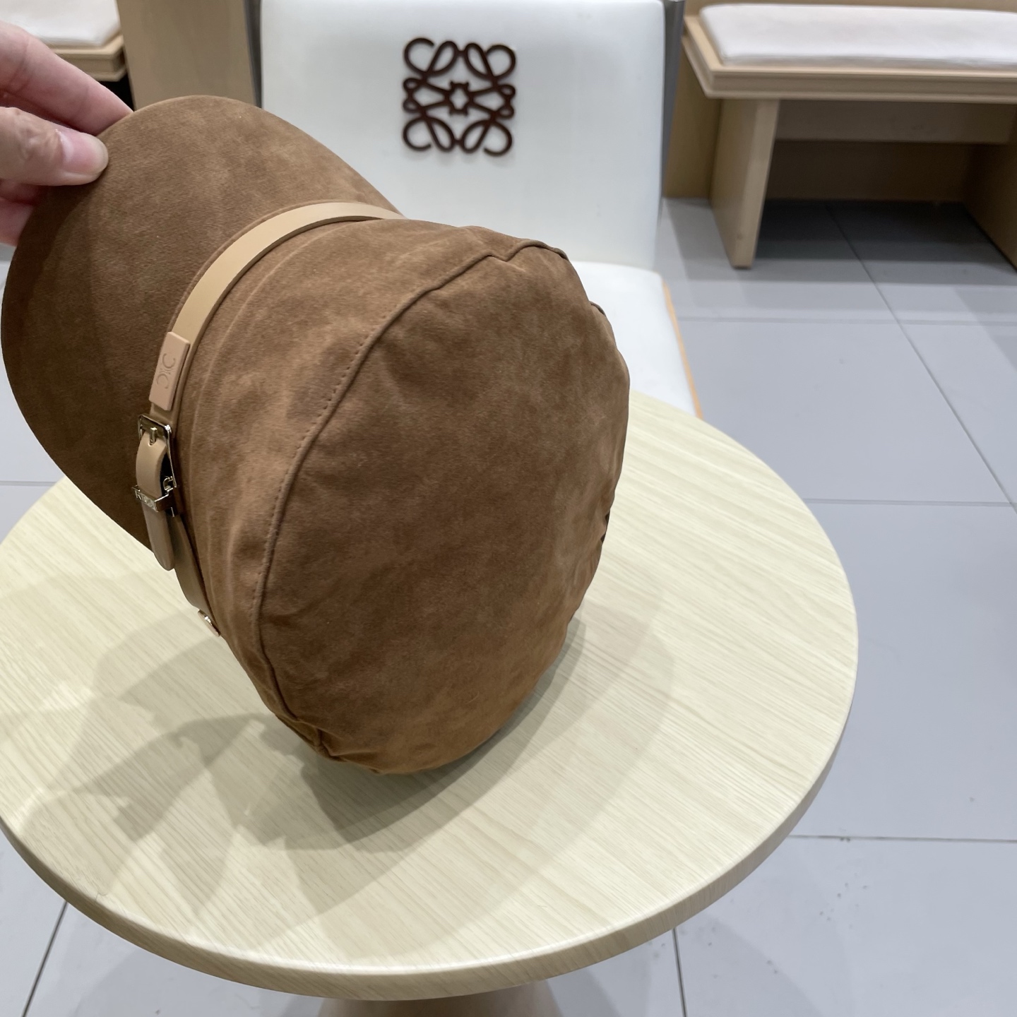 celine塞琳2025秋季新款复古英伦风鸭舌帽时尚轻奢风皮带扣贝雷帽子