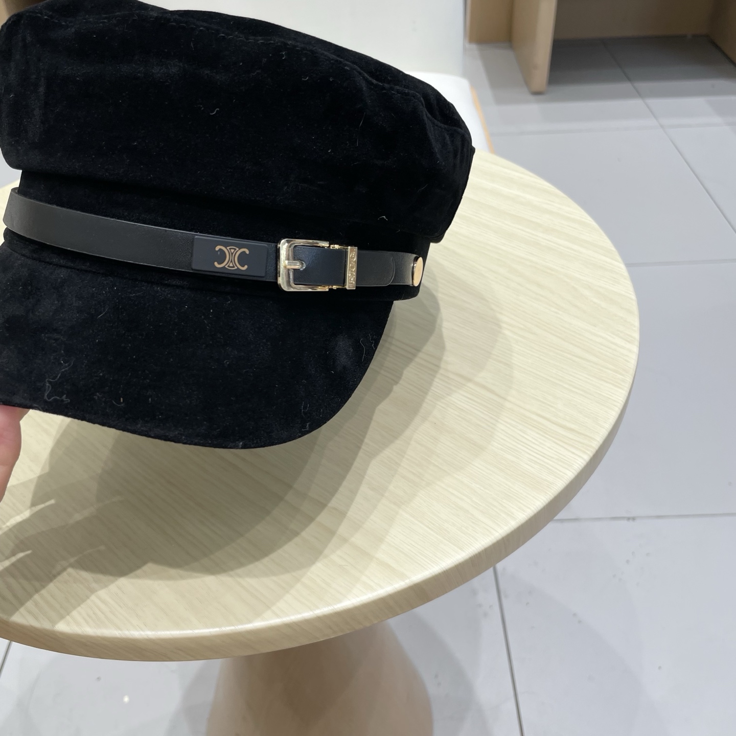 celine塞琳2025秋季新款复古英伦风鸭舌帽时尚轻奢风皮带扣贝雷帽子