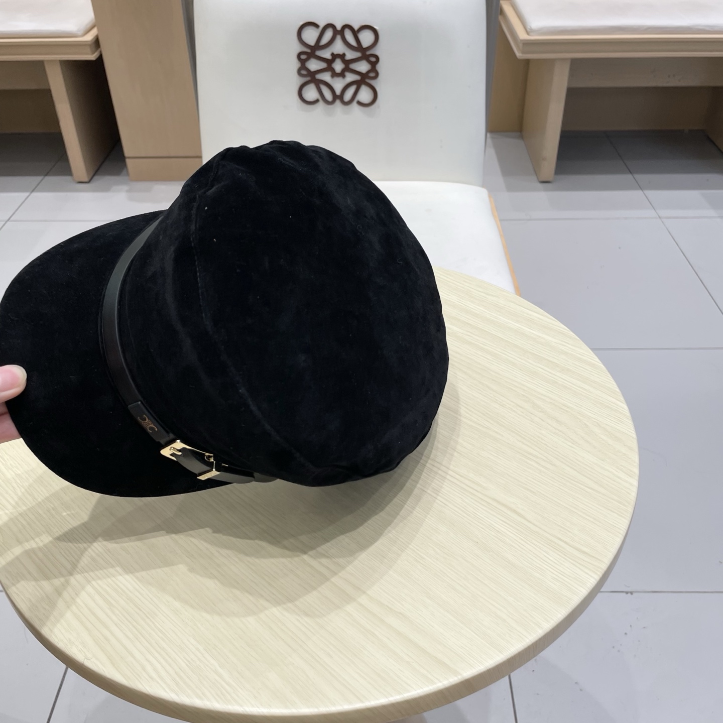 celine塞琳2025秋季新款复古英伦风鸭舌帽时尚轻奢风皮带扣贝雷帽子