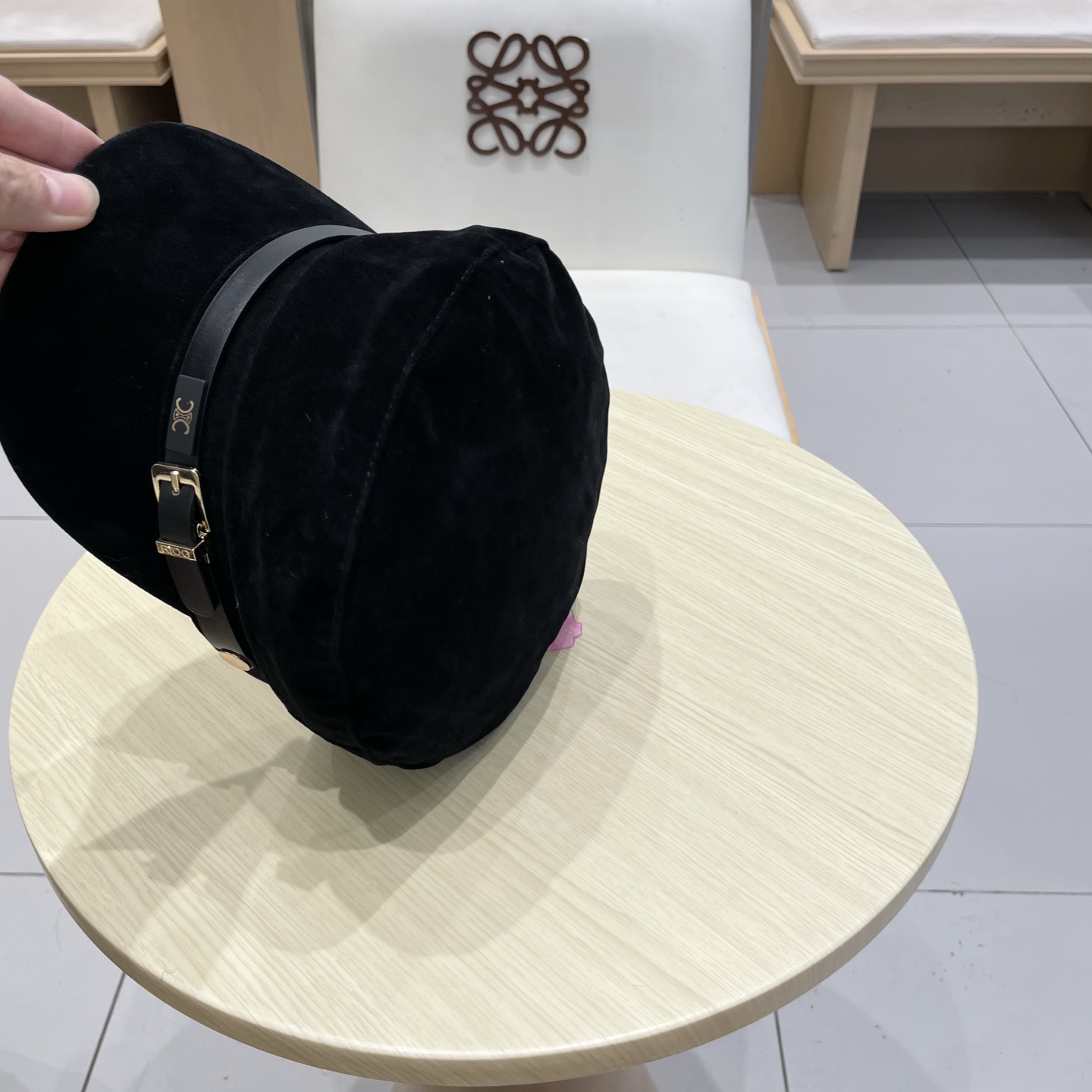 celine塞琳2025秋季新款复古英伦风鸭舌帽时尚轻奢风皮带扣贝雷帽子