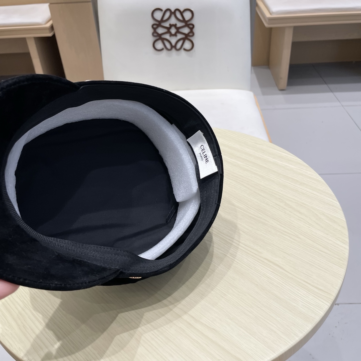 celine塞琳2025秋季新款复古英伦风鸭舌帽时尚轻奢风皮带扣贝雷帽子