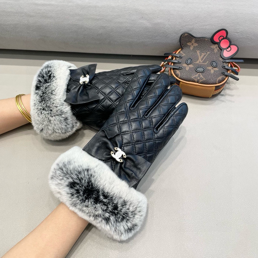 Chanel香奈儿 2025秋冬懒兔毛羊皮手套👍手机触屏，值得对比。。同款不同品质，秒杀市场差产品，进口