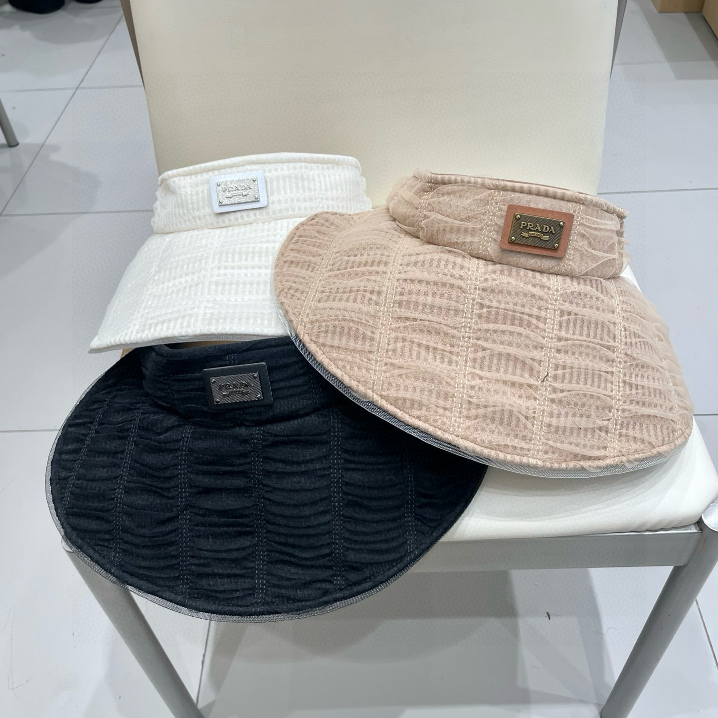 Prada普拉达2025新春夏韩版网纱格子遮阳帽子女出游百搭显脸小折叠防晒空顶帽