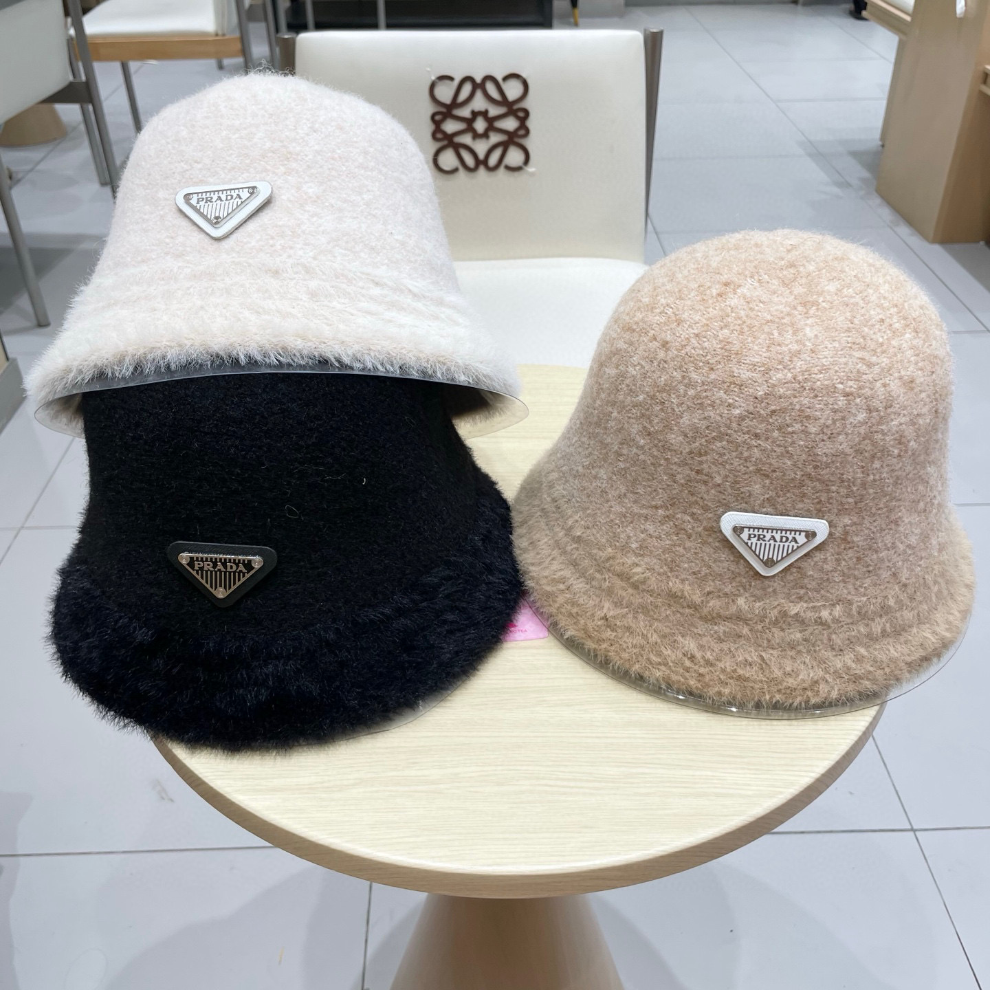 Prada普拉达女秋冬韩版针织渔夫帽素颜遮脸水桶帽韩版百搭显脸小毛绒盆帽