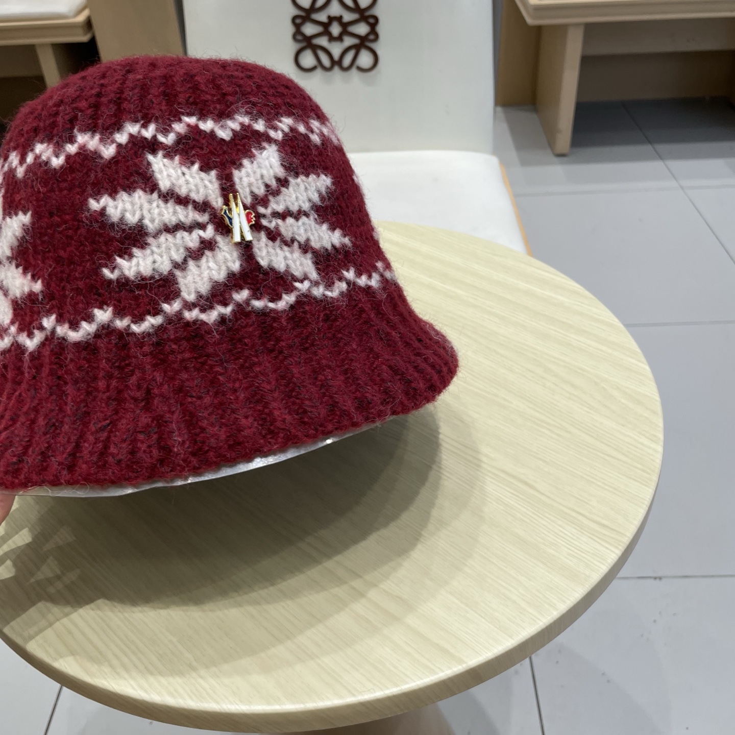 蒙口Moncler盟可睐新款菱形针织水桶帽子女秋冬羊毛混纺渔夫帽保暖护耳毛线帽女