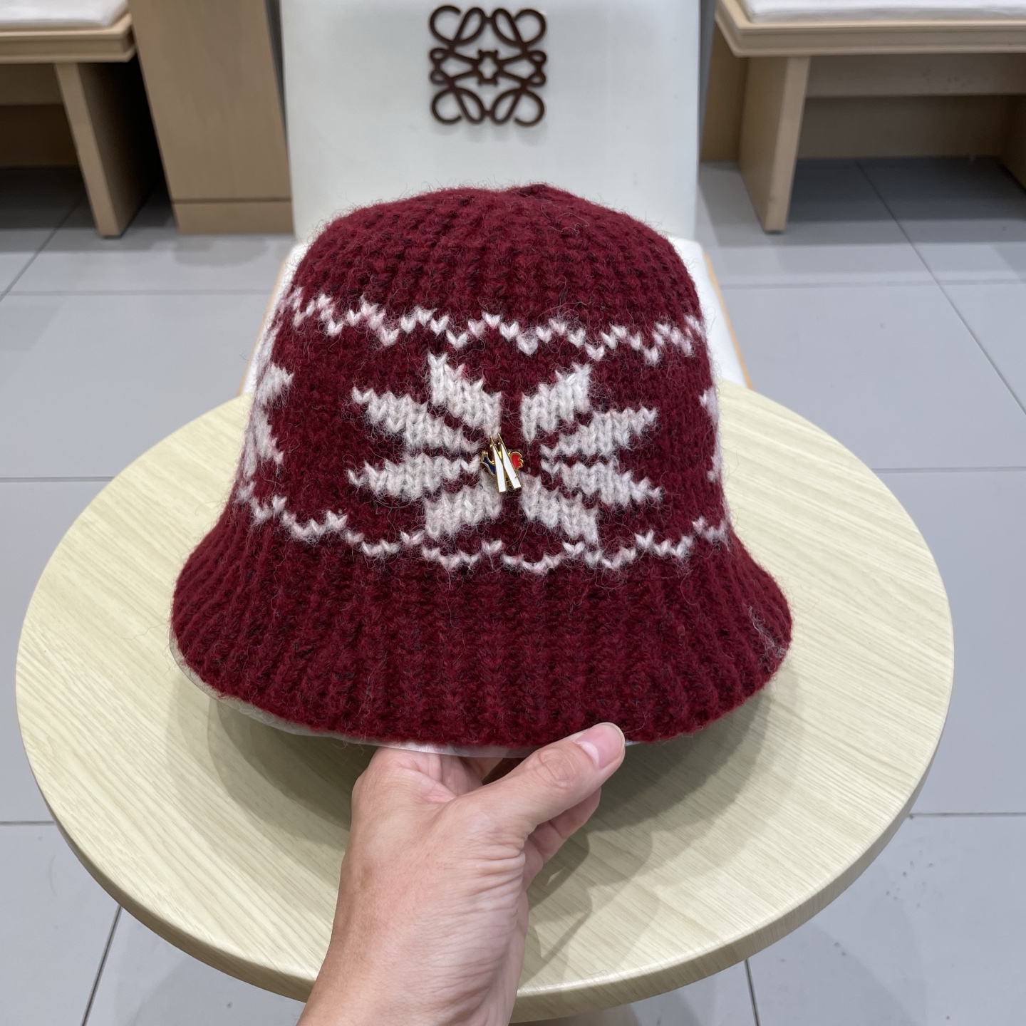 蒙口Moncler盟可睐新款菱形针织水桶帽子女秋冬羊毛混纺渔夫帽保暖护耳毛线帽女