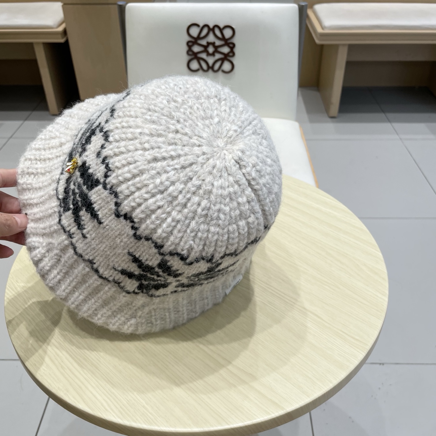 蒙口Moncler盟可睐新款菱形针织水桶帽子女秋冬羊毛混纺渔夫帽保暖护耳毛线帽女