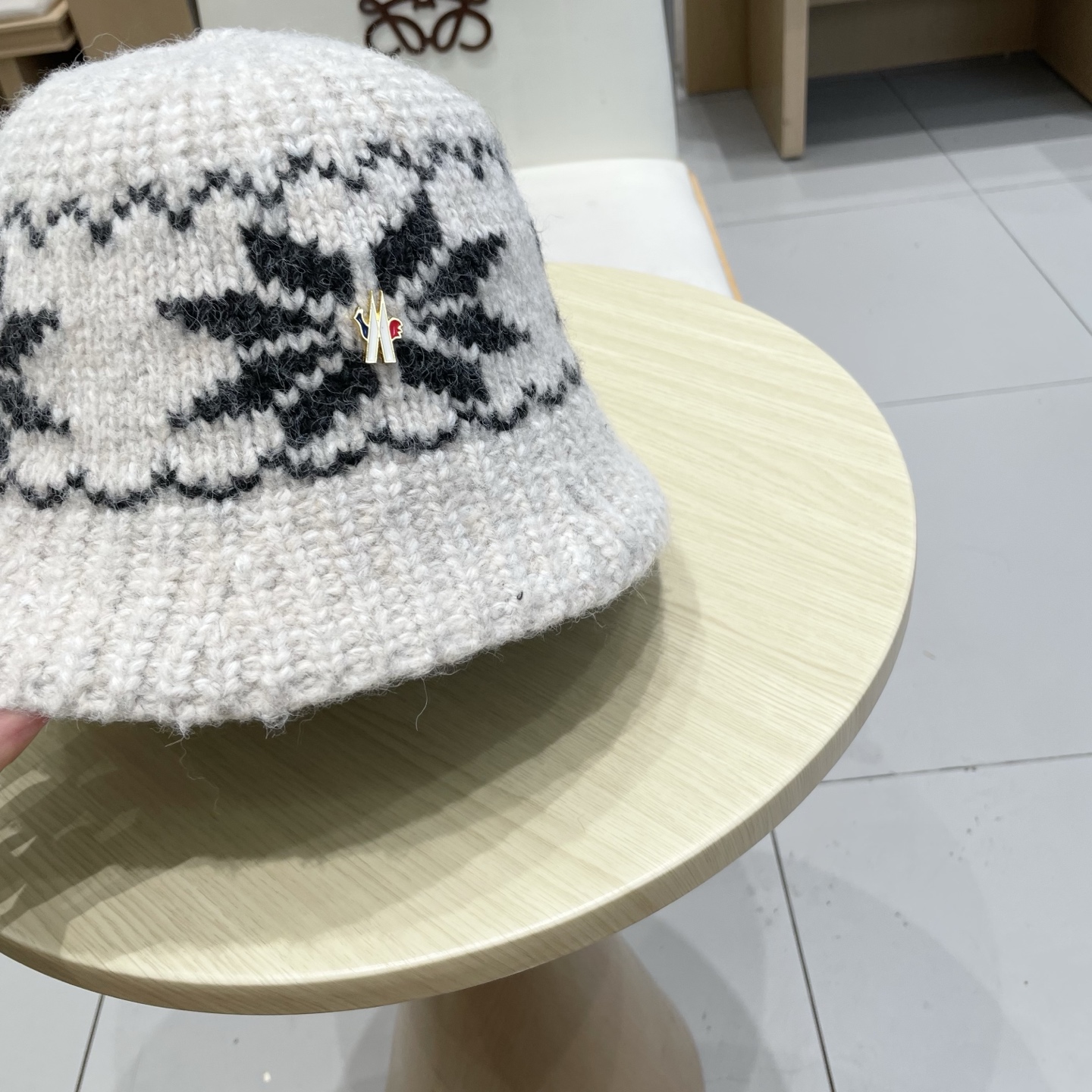 蒙口Moncler盟可睐新款菱形针织水桶帽子女秋冬羊毛混纺渔夫帽保暖护耳毛线帽女