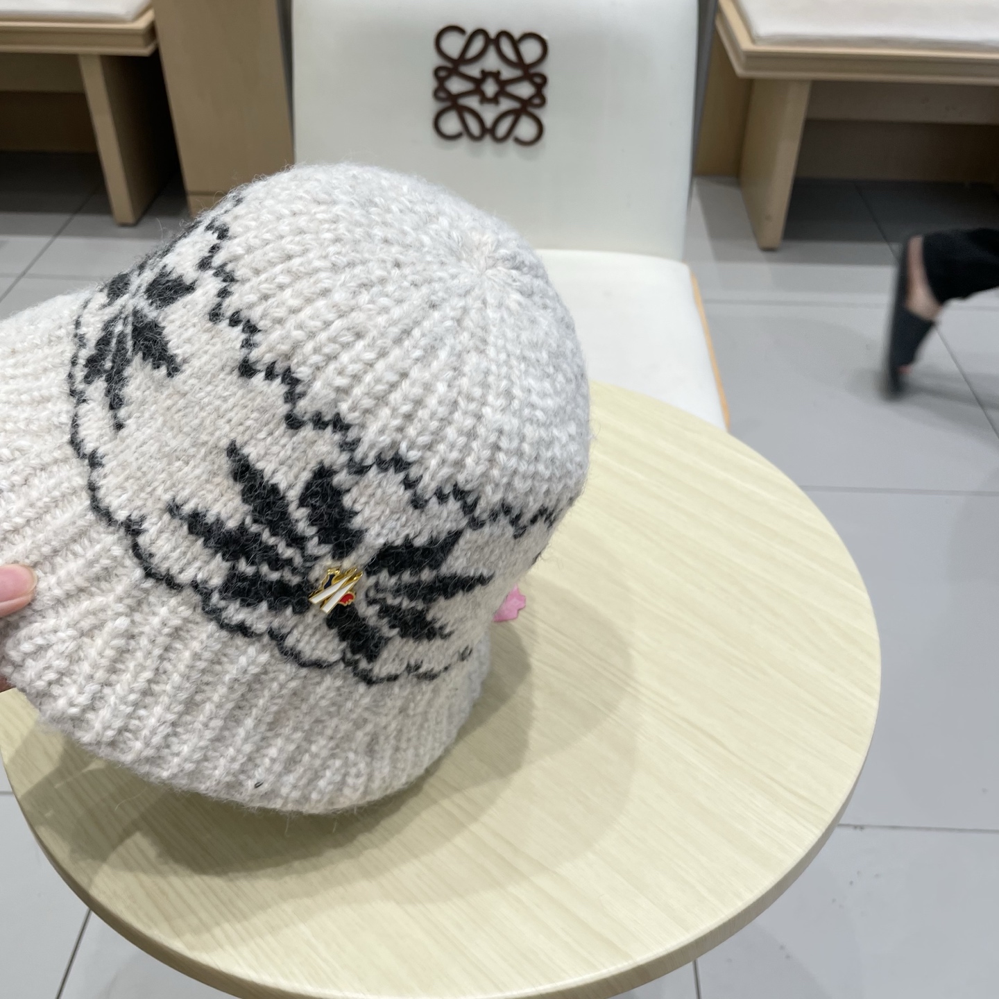 蒙口Moncler盟可睐新款菱形针织水桶帽子女秋冬羊毛混纺渔夫帽保暖护耳毛线帽女