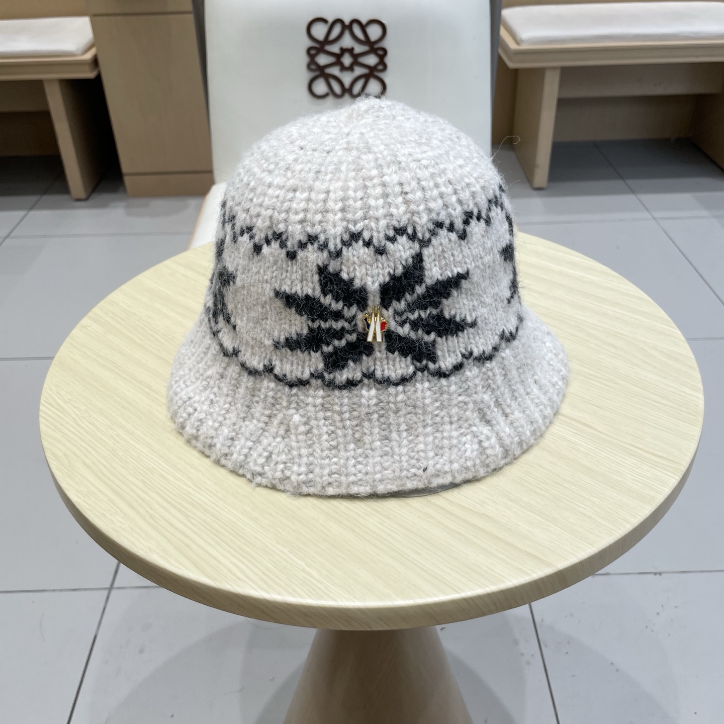 蒙口Moncler盟可睐新款菱形针织水桶帽子女秋冬羊毛混纺渔夫帽保暖护耳毛线帽女