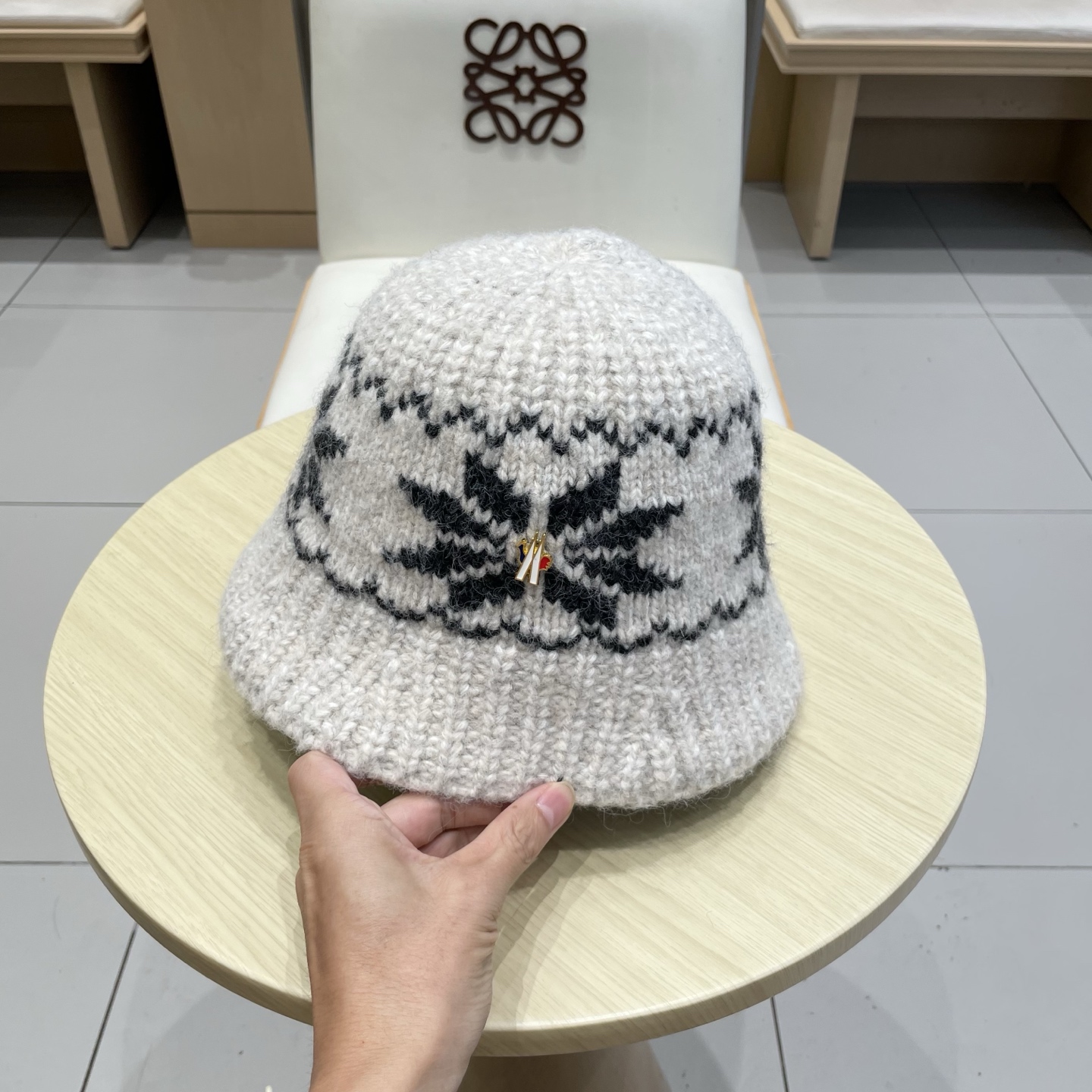 蒙口Moncler盟可睐新款菱形针织水桶帽子女秋冬羊毛混纺渔夫帽保暖护耳毛线帽女