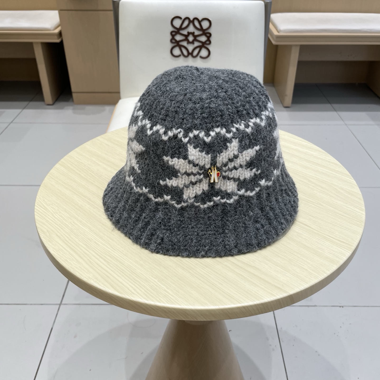 蒙口Moncler盟可睐新款菱形针织水桶帽子女秋冬羊毛混纺渔夫帽保暖护耳毛线帽女