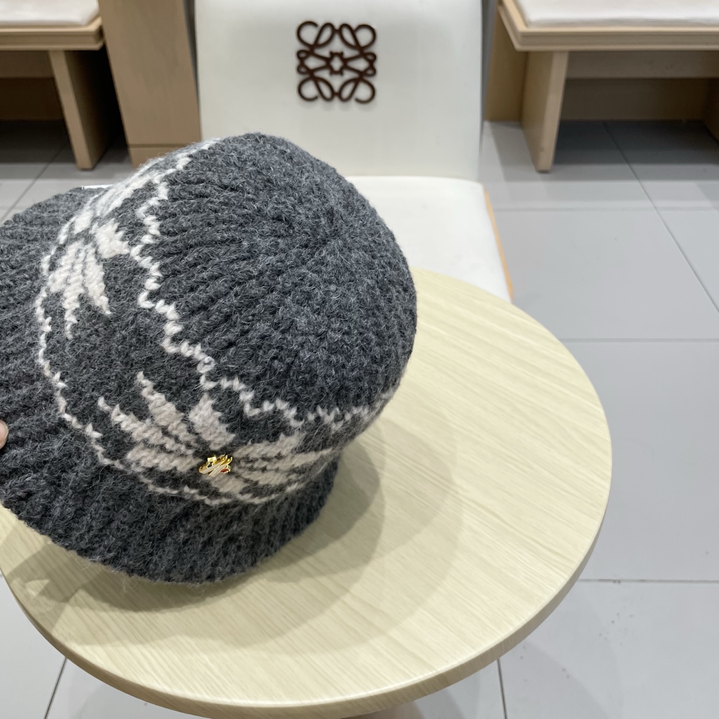 蒙口Moncler盟可睐新款菱形针织水桶帽子女秋冬羊毛混纺渔夫帽保暖护耳毛线帽女