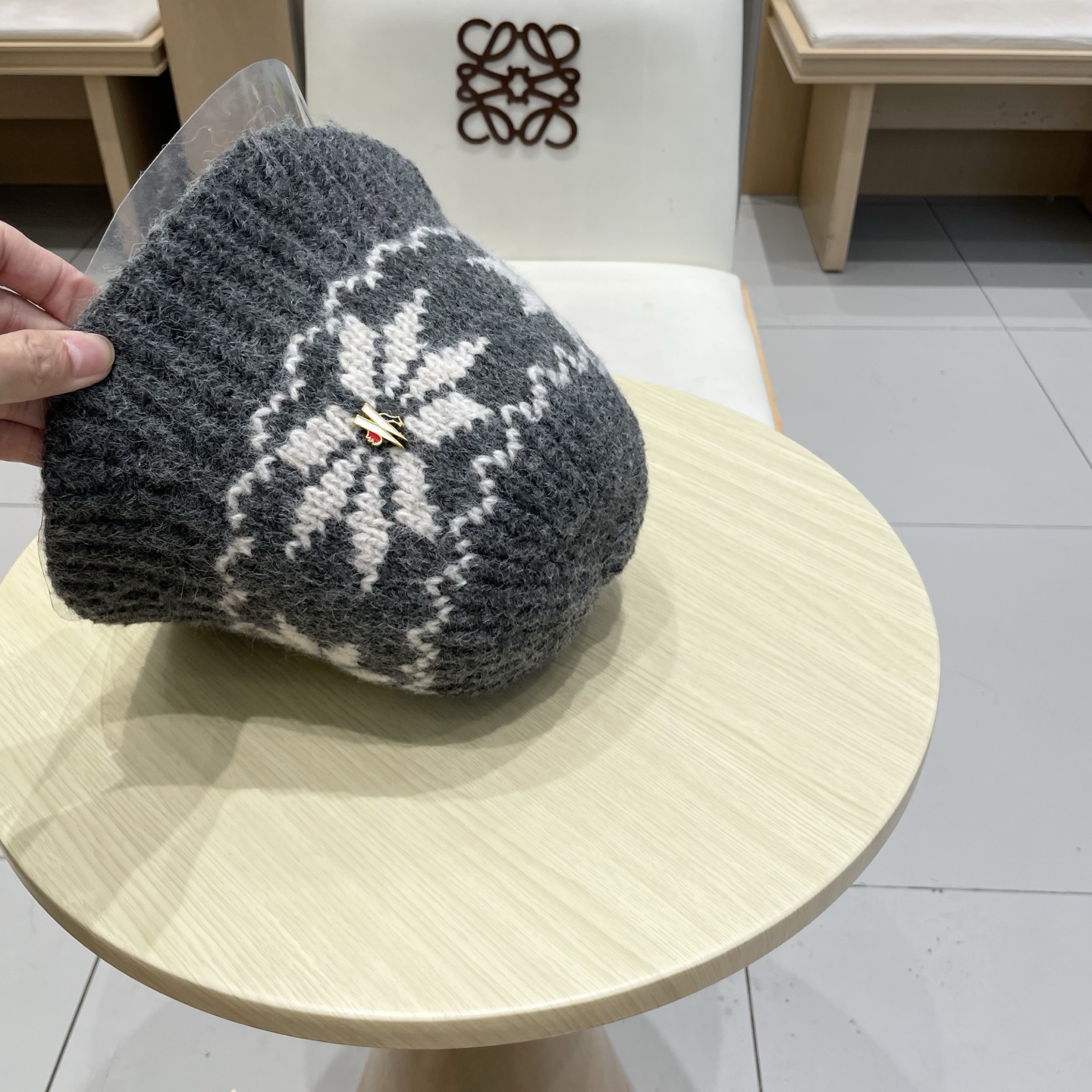 蒙口Moncler盟可睐新款菱形针织水桶帽子女秋冬羊毛混纺渔夫帽保暖护耳毛线帽女