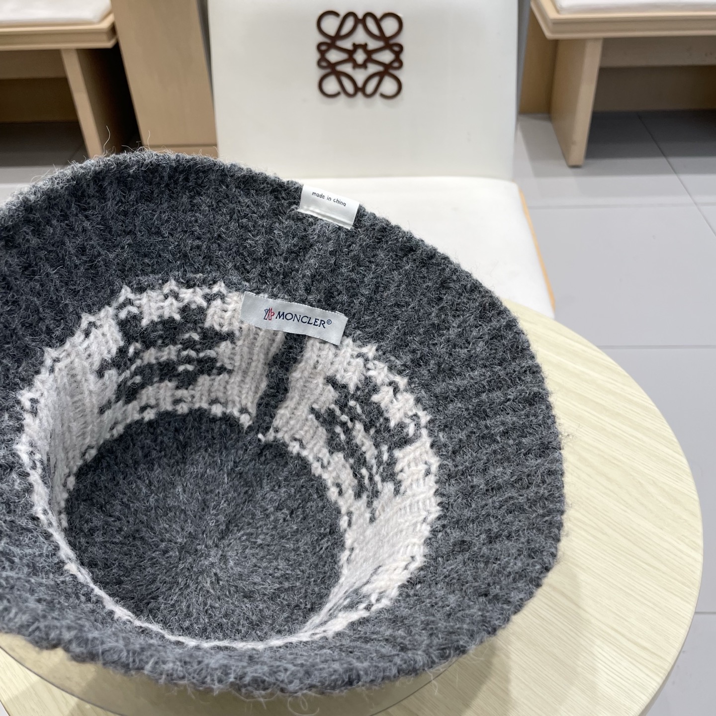 蒙口Moncler盟可睐新款菱形针织水桶帽子女秋冬羊毛混纺渔夫帽保暖护耳毛线帽女