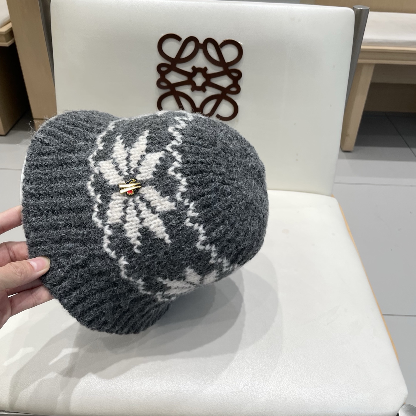 蒙口Moncler盟可睐新款菱形针织水桶帽子女秋冬羊毛混纺渔夫帽保暖护耳毛线帽女