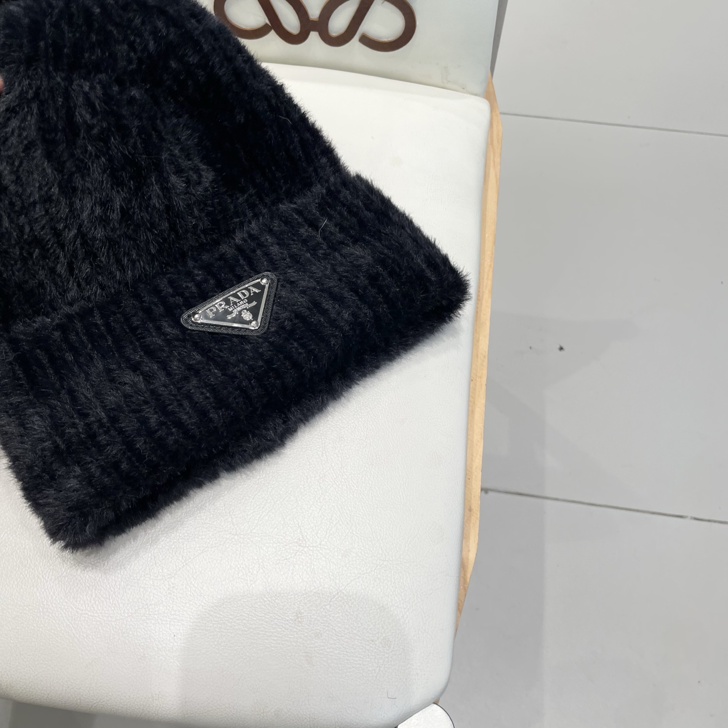 🧢普拉达PRADA👒 秋冬新款配狐狸毛球专柜针织毛线帽，超火爆💖质感一流，出街超好搭配！减龄神器