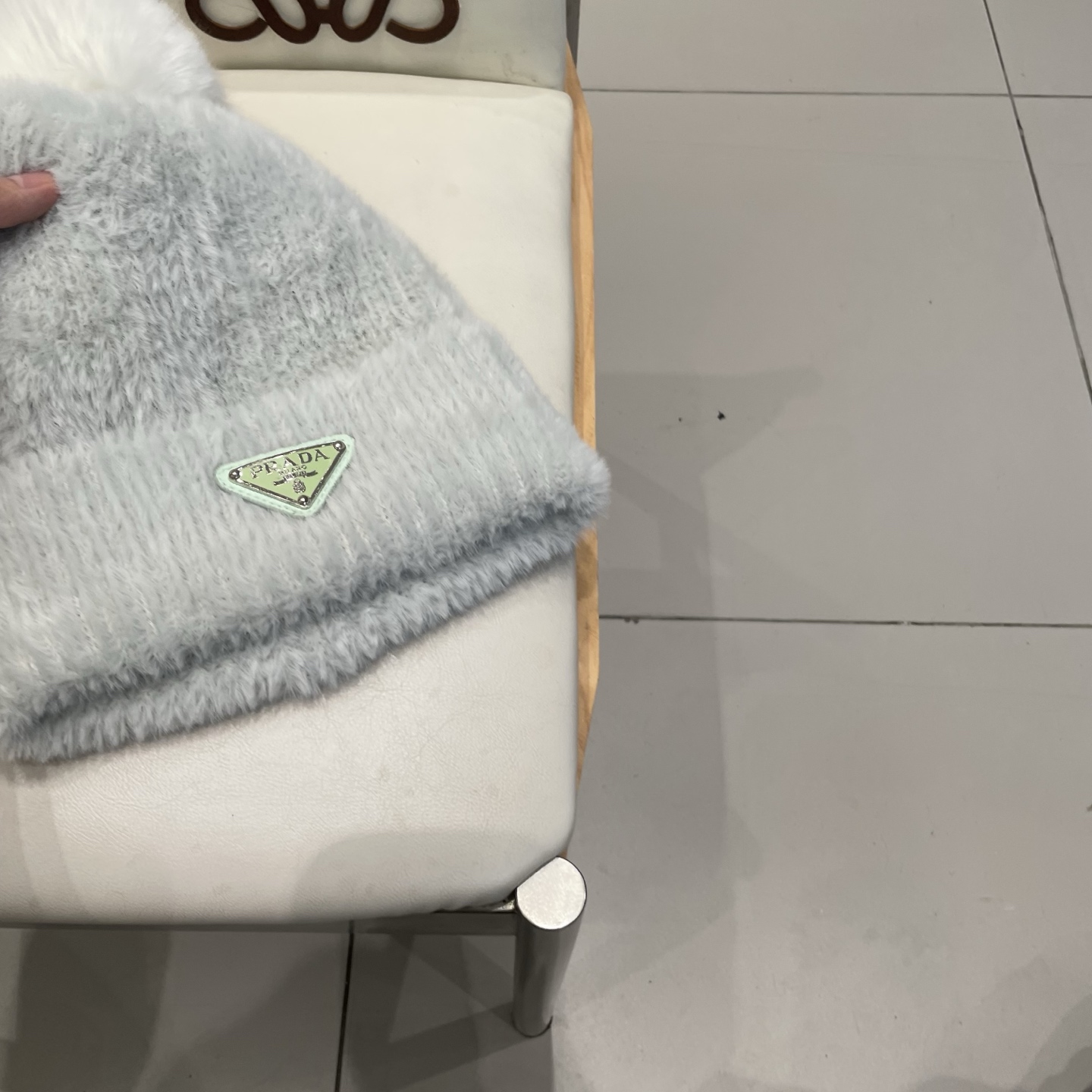 🧢普拉达PRADA👒 秋冬新款配狐狸毛球专柜针织毛线帽，超火爆💖质感一流，出街超好搭配！减龄神器