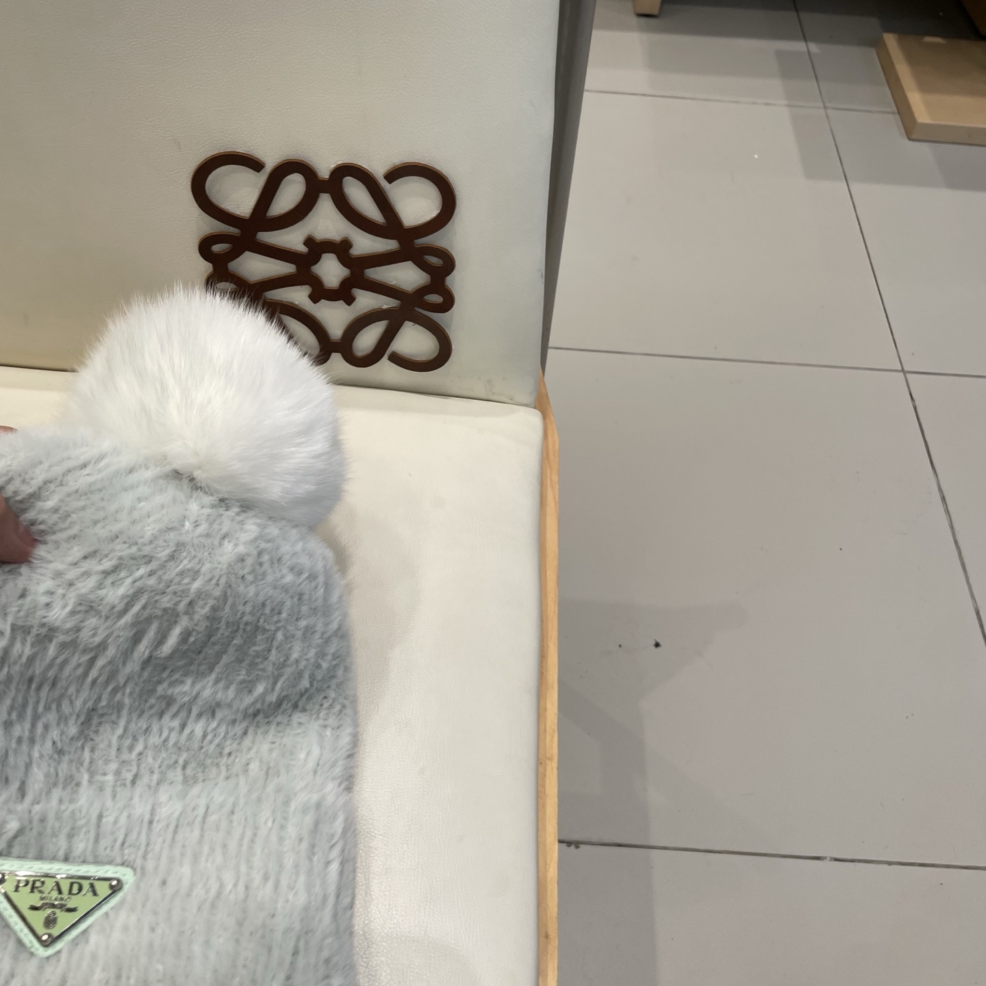 🧢普拉达PRADA👒 秋冬新款配狐狸毛球专柜针织毛线帽，超火爆💖质感一流，出街超好搭配！减龄神器