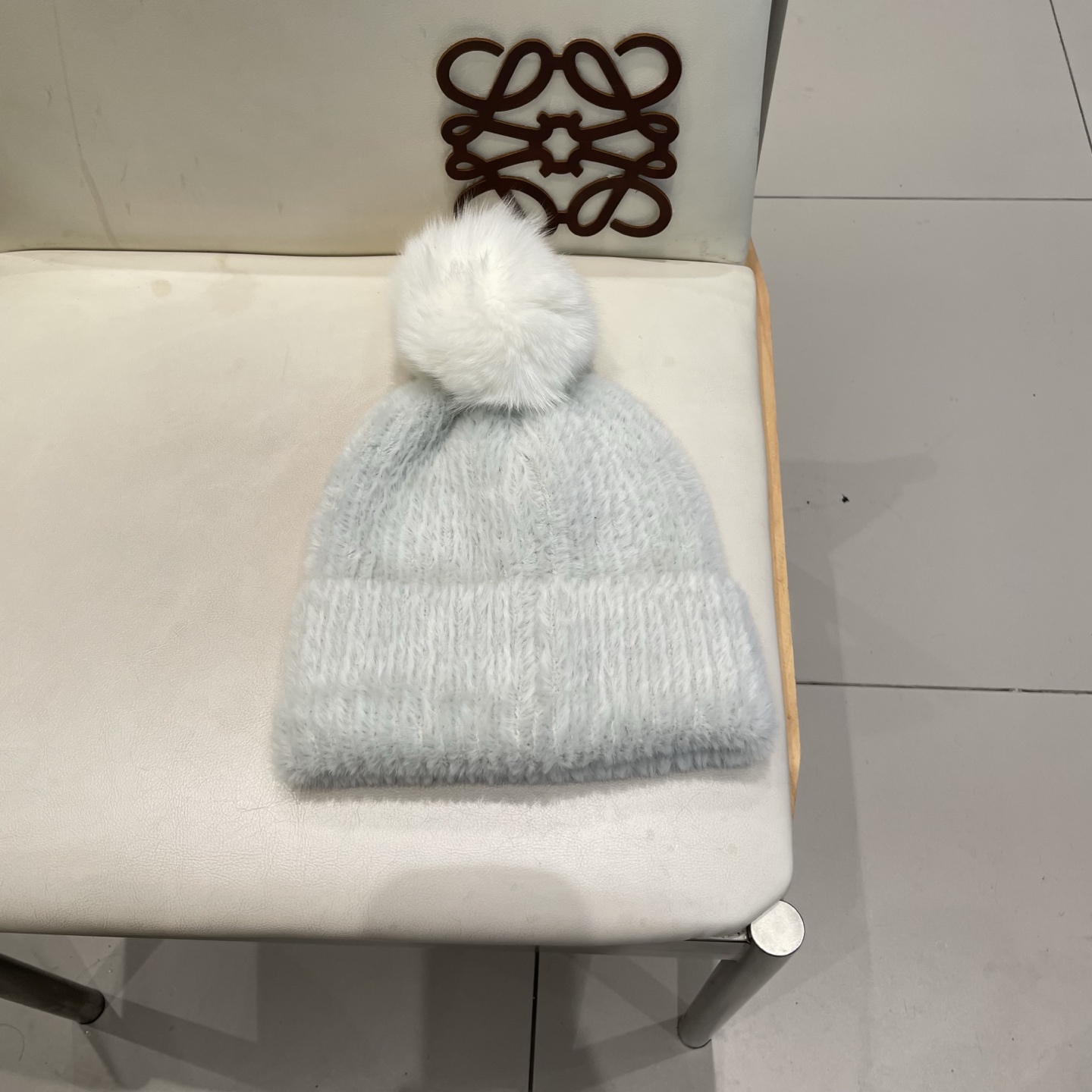 🧢普拉达PRADA👒 秋冬新款配狐狸毛球专柜针织毛线帽，超火爆💖质感一流，出街超好搭配！减龄神器