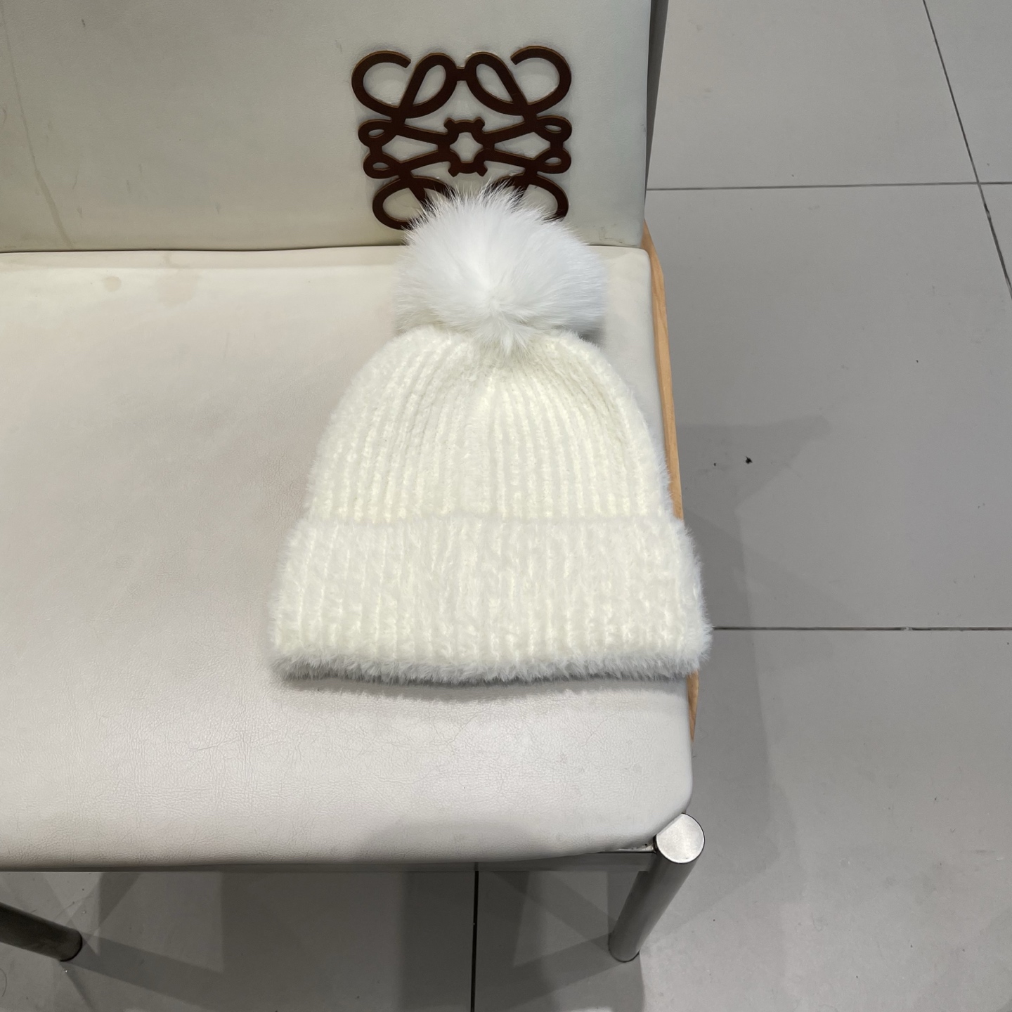 🧢普拉达PRADA👒 秋冬新款配狐狸毛球专柜针织毛线帽，超火爆💖质感一流，出街超好搭配！减龄神器