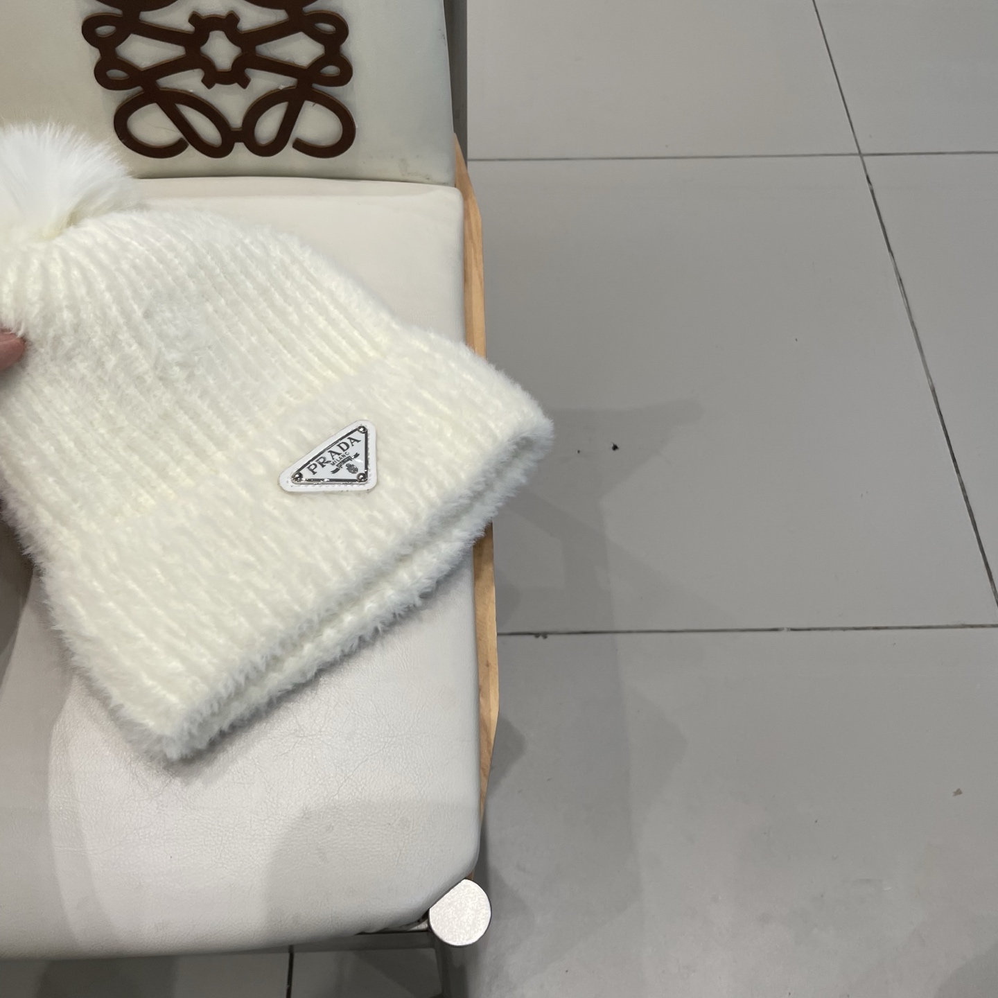 🧢普拉达PRADA👒 秋冬新款配狐狸毛球专柜针织毛线帽，超火爆💖质感一流，出街超好搭配！减龄神器