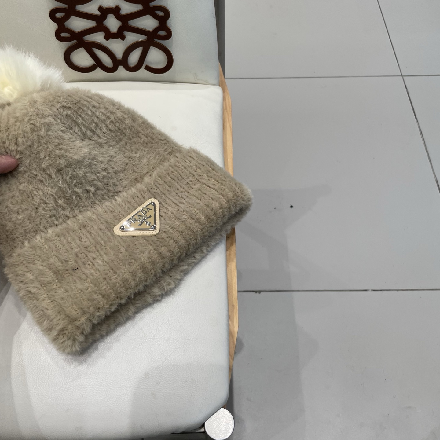 🧢普拉达PRADA👒 秋冬新款配狐狸毛球专柜针织毛线帽，超火爆💖质感一流，出街超好搭配！减龄神器