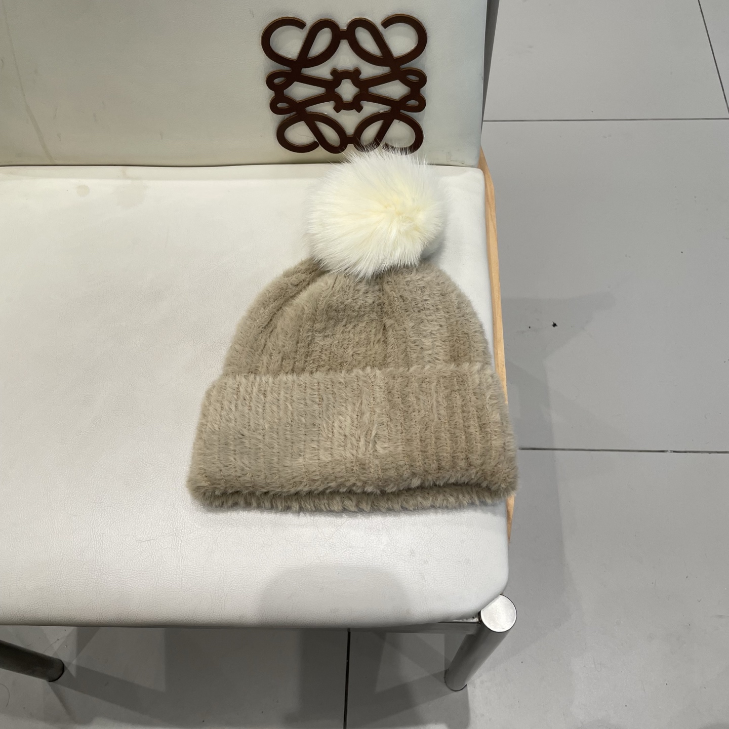 🧢普拉达PRADA👒 秋冬新款配狐狸毛球专柜针织毛线帽，超火爆💖质感一流，出街超好搭配！减龄神器