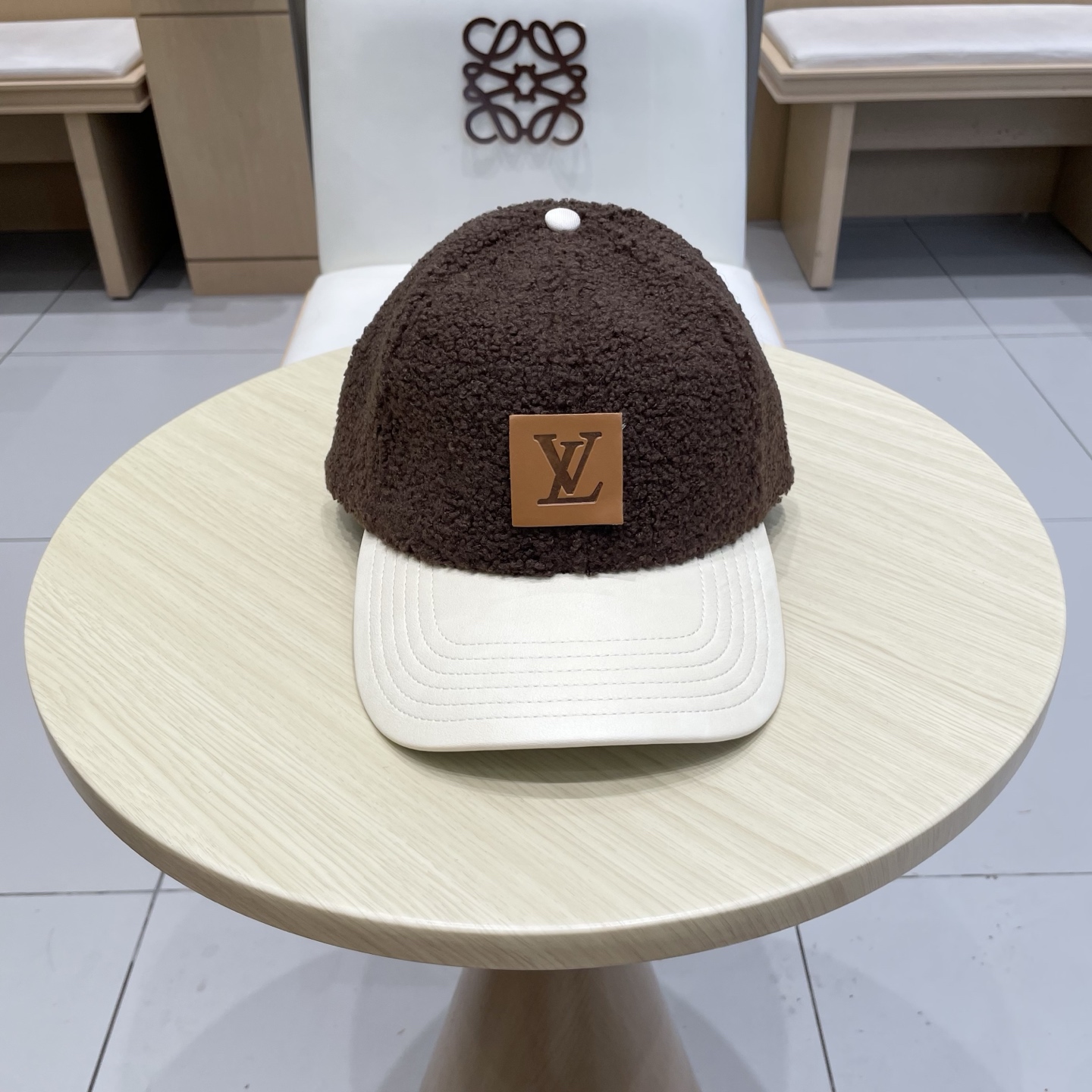🧢路易威登LV羊羔毛棒球帽 👒潮流前线👍懂货的来 新款小羊皮帽檐，质感超好，简约大气，时尚百搭棒球帽，帽