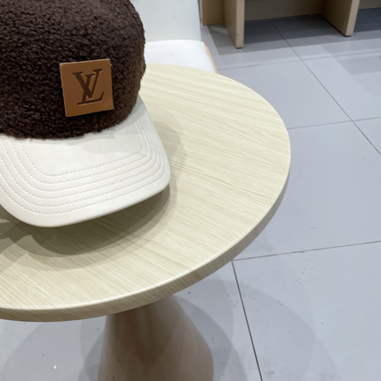 🧢路易威登LV羊羔毛棒球帽 👒潮流前线👍懂货的来 新款小羊皮帽檐，质感超好，简约大气，时尚百搭棒球帽，帽