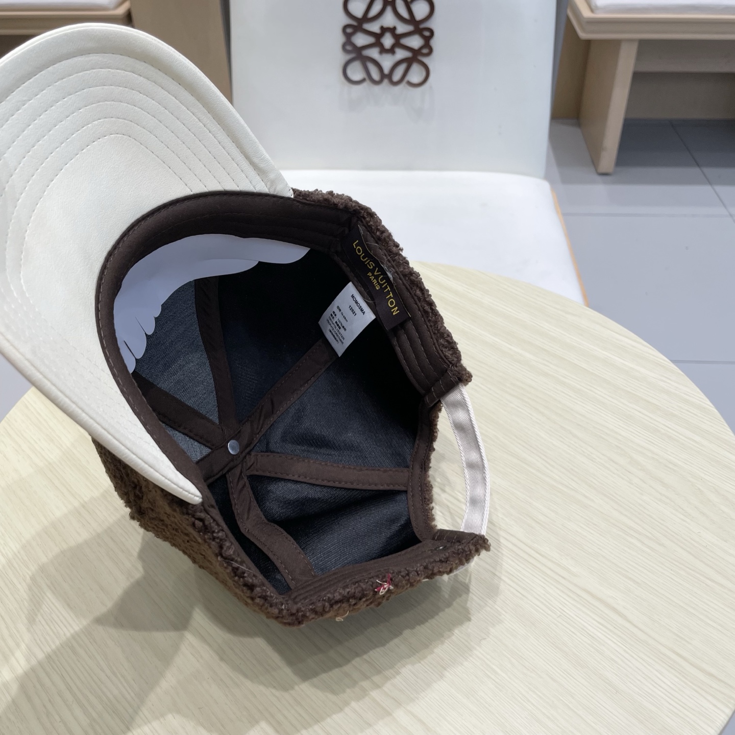 🧢路易威登LV羊羔毛棒球帽 👒潮流前线👍懂货的来 新款小羊皮帽檐，质感超好，简约大气，时尚百搭棒球帽，帽